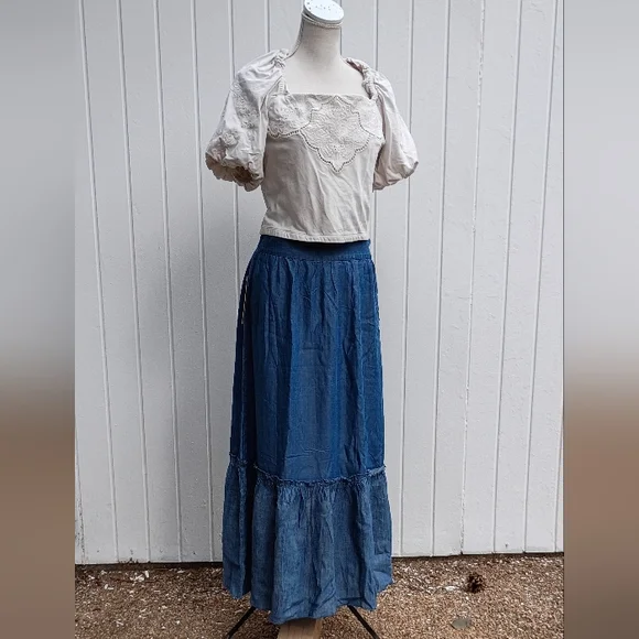 SOLD! NWT Adorable 😍 Prairiecore Maxi Skirt Denim Colored Two Toned Tiered. - Picture 6 of 15